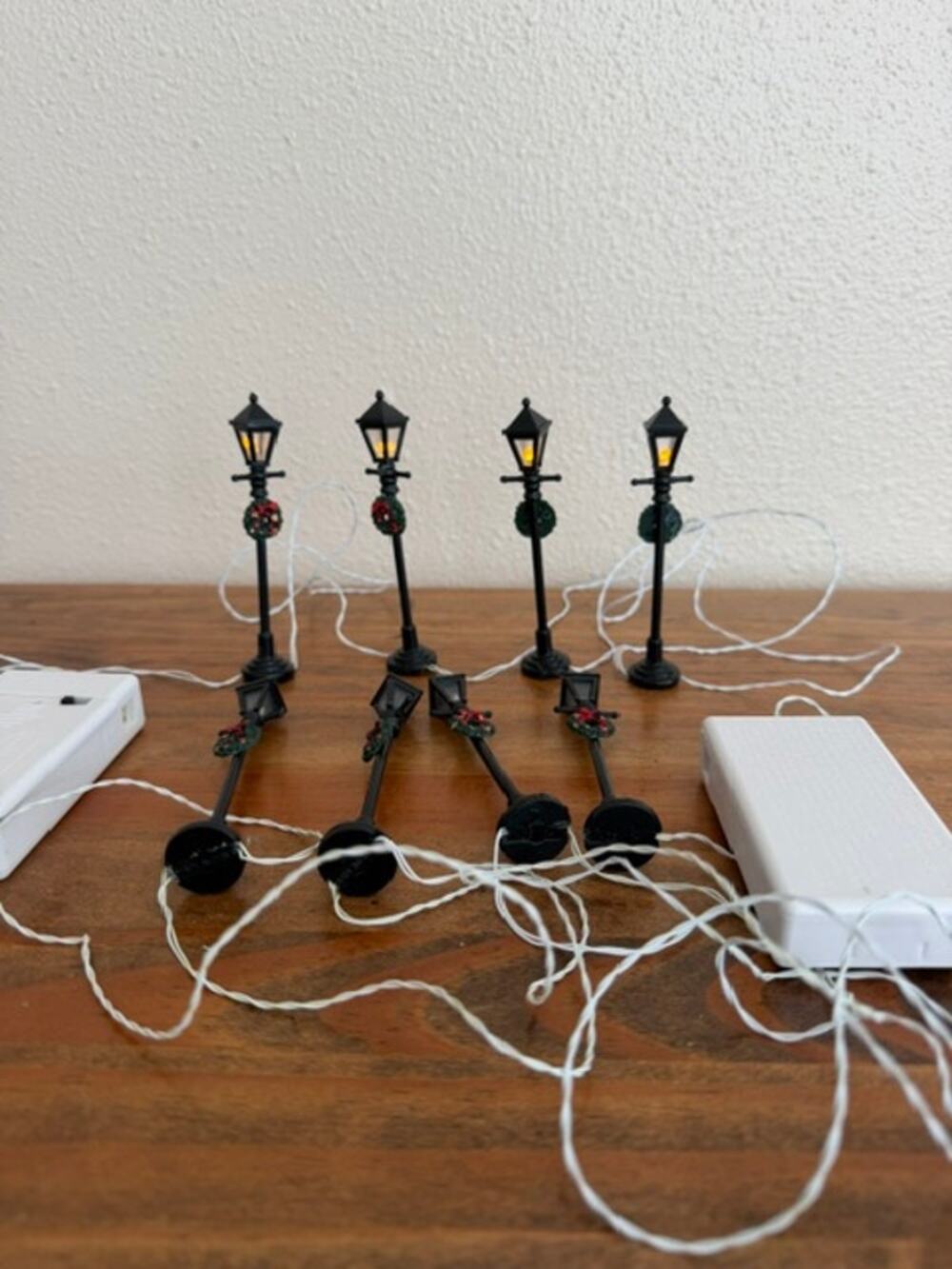 Lemax Village Accessory 2 sets 8 Street Lamp Posts with Wreaths